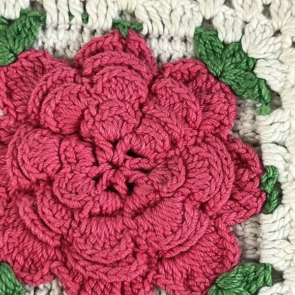 Vintage Lot of 3 Crochet Granny Squares Blanket Afgan Squares Pink & Red Flowers - Picture 3 of 11